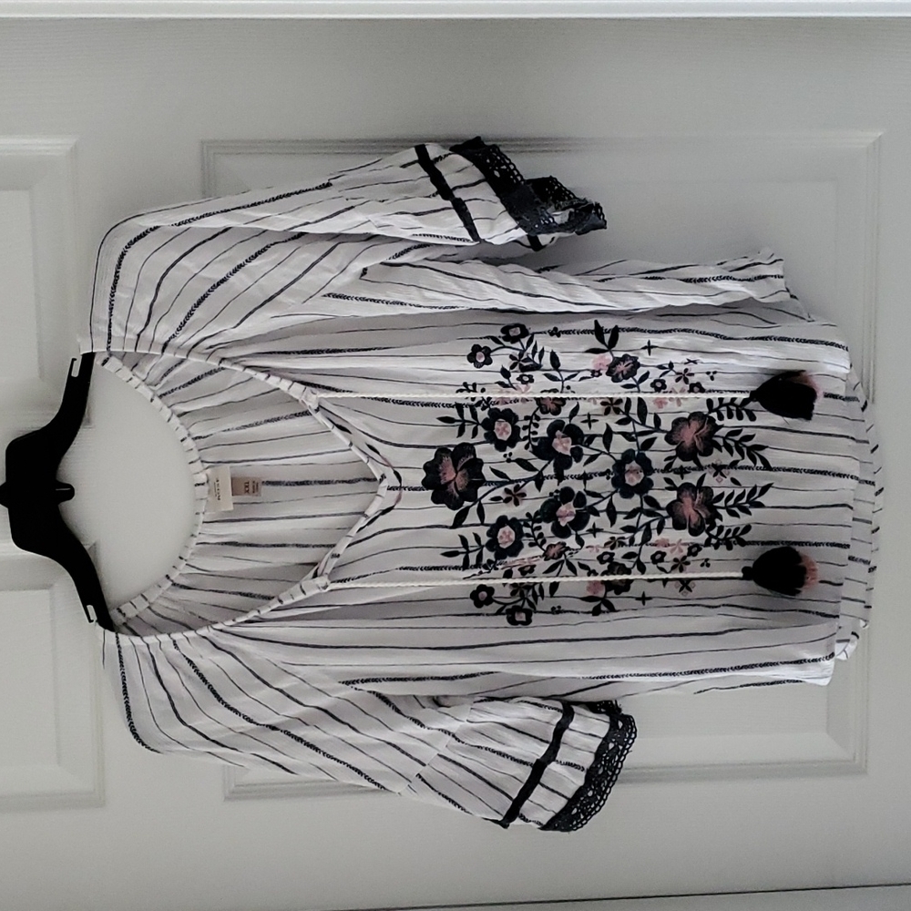 Knox Rose boho top. XXL. White, blue, pink.